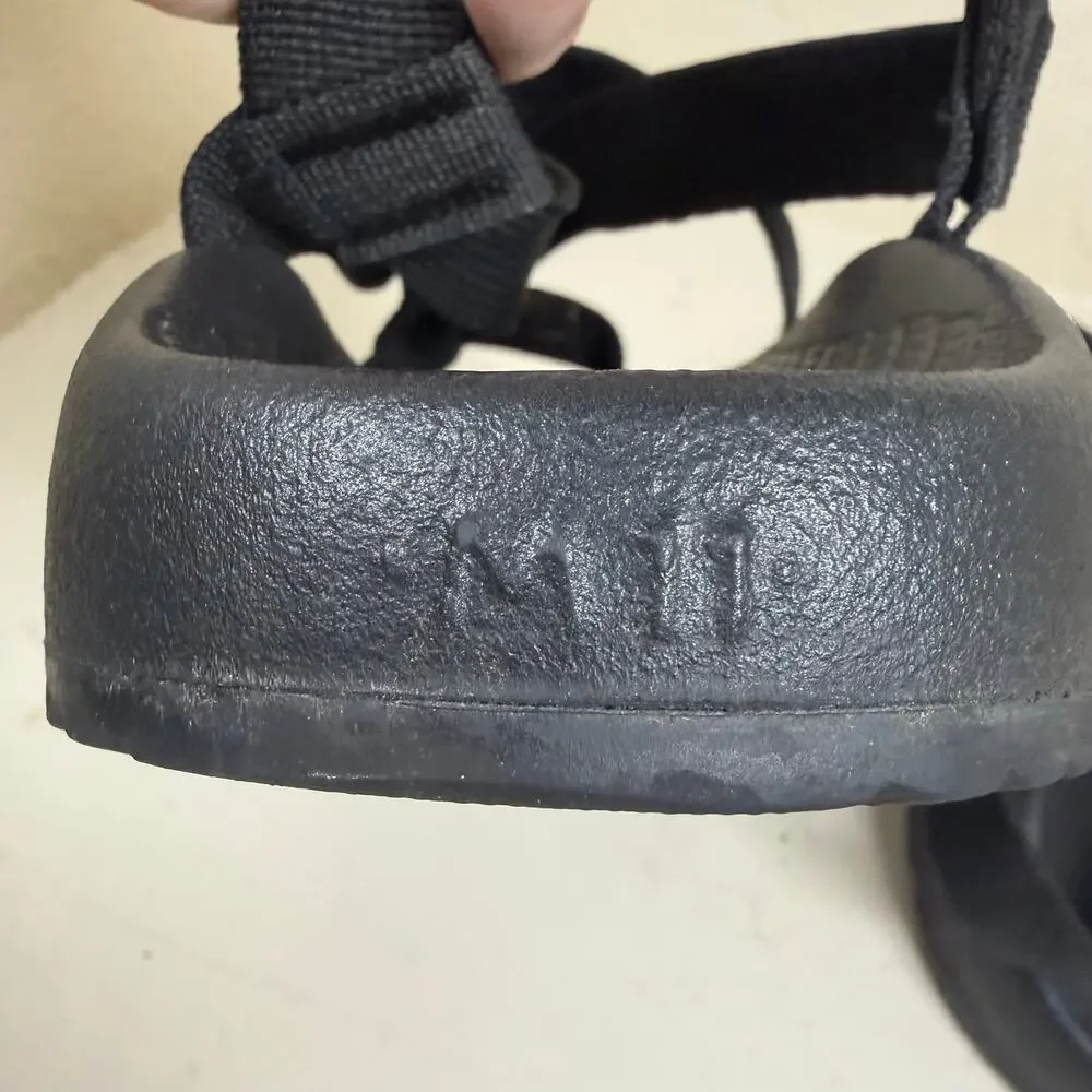 Chaco Classic Sandals adjustable webbing strap and textured footbeds EUC size 11